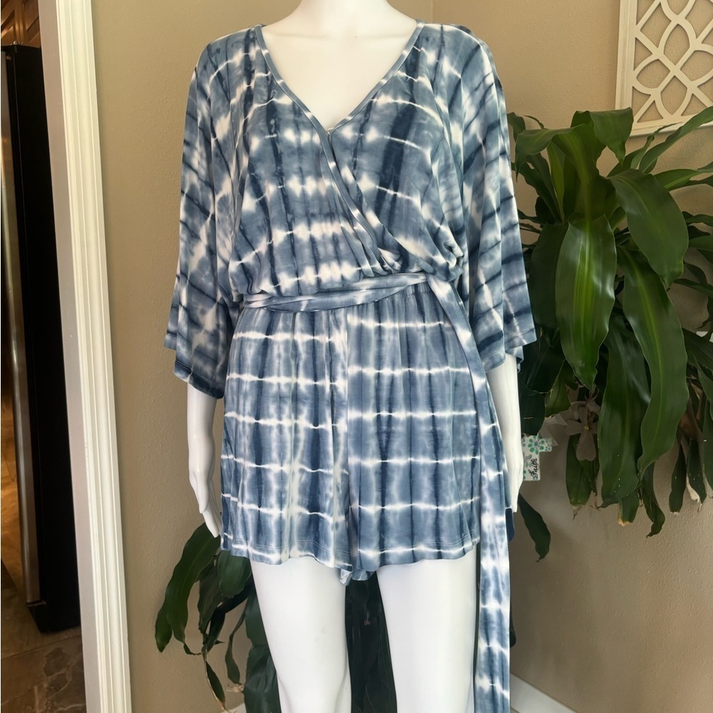 VENUS Blue and White Casual Shorts